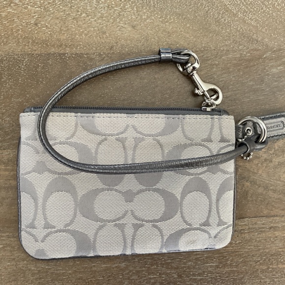 Coach wristlet - Picture 4 of 4